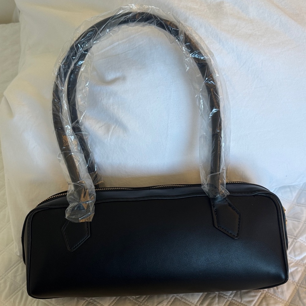 Aqua Classic Black Shoulder Bag